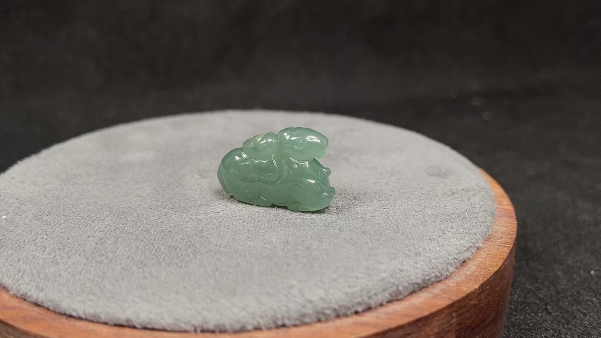 A auspicious green year of the horse loose jadeite.