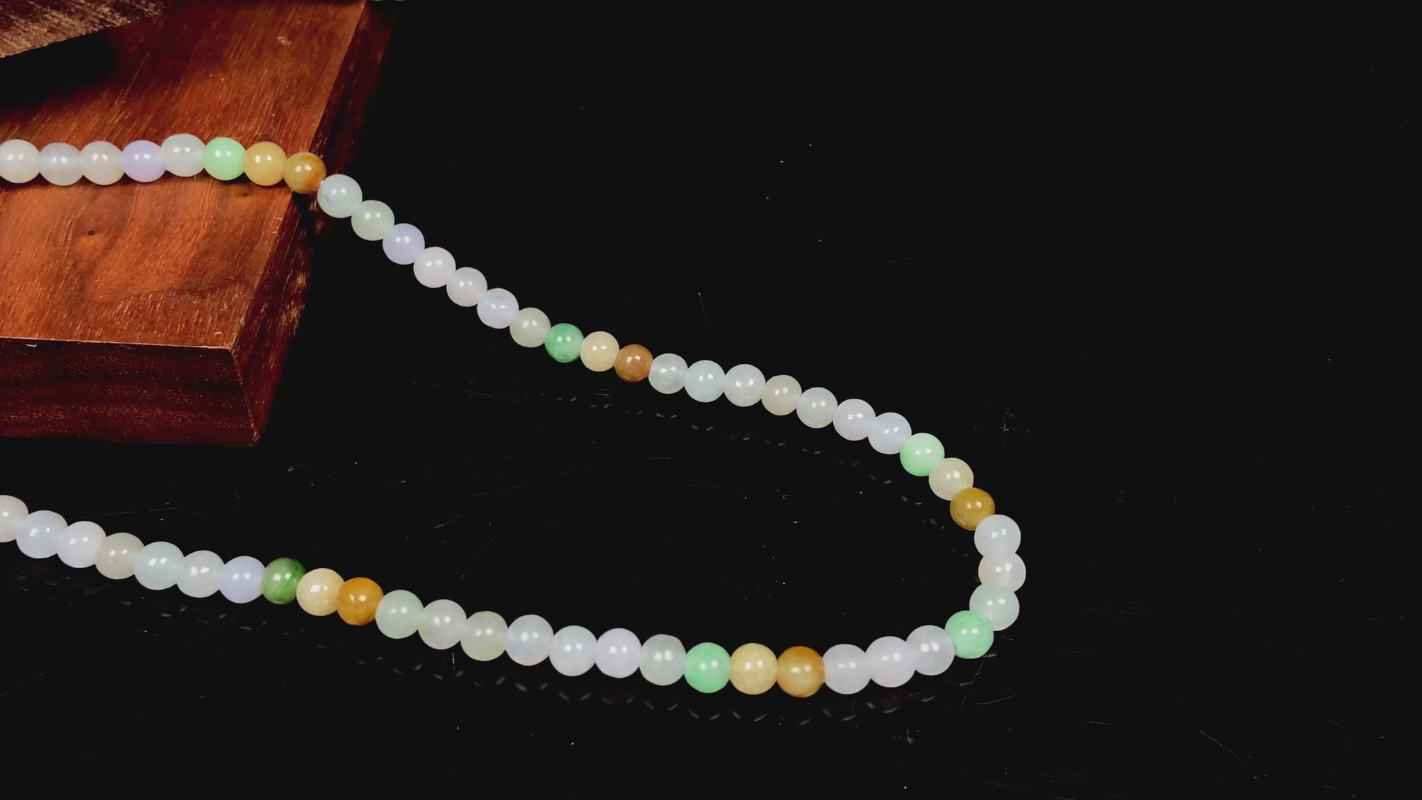 A soft glossy tri-color jadeite beads necklace.