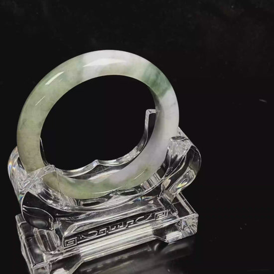 A snowy bamboo streaming lightly  jadeite bangle.