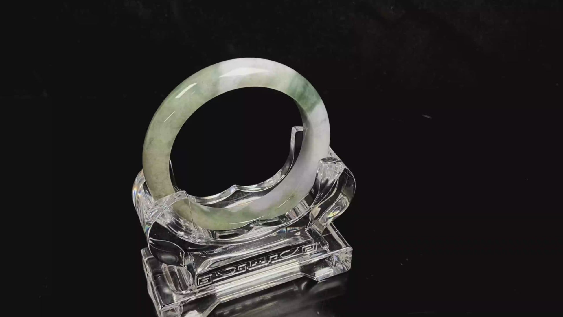 A snowy bamboo streaming lightly  jadeite bangle.