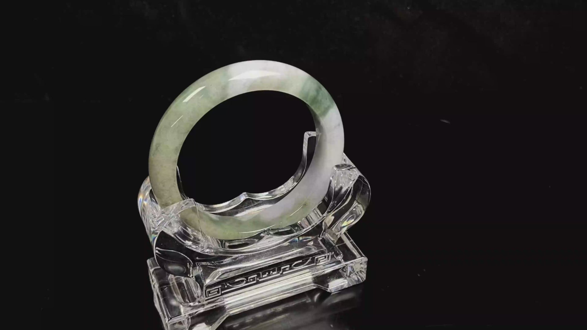 A snowy bamboo streaming lightly  jadeite bangle.