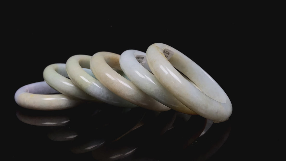 Golden shimmers sprinkling lightly jadeite bangle.