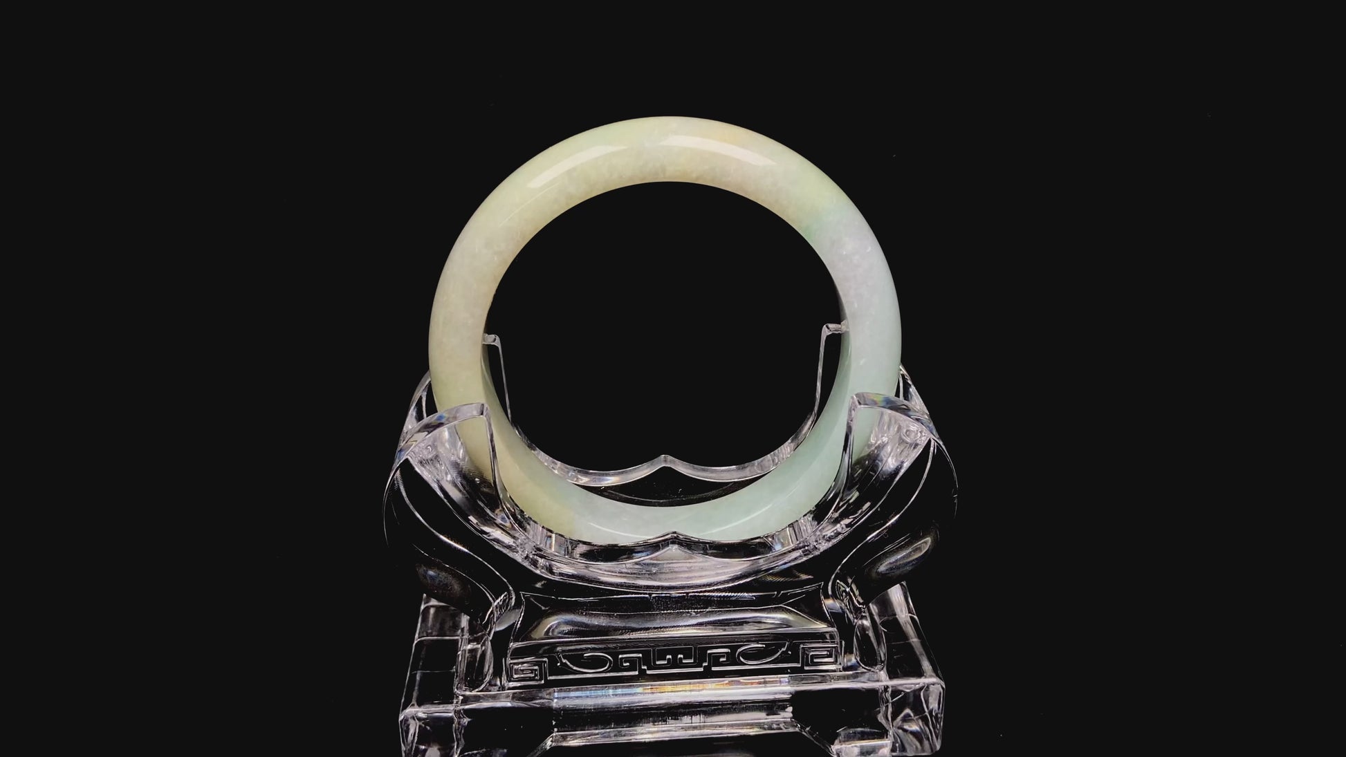 Golden shimmers sprinkling lightly jadeite bangle.
