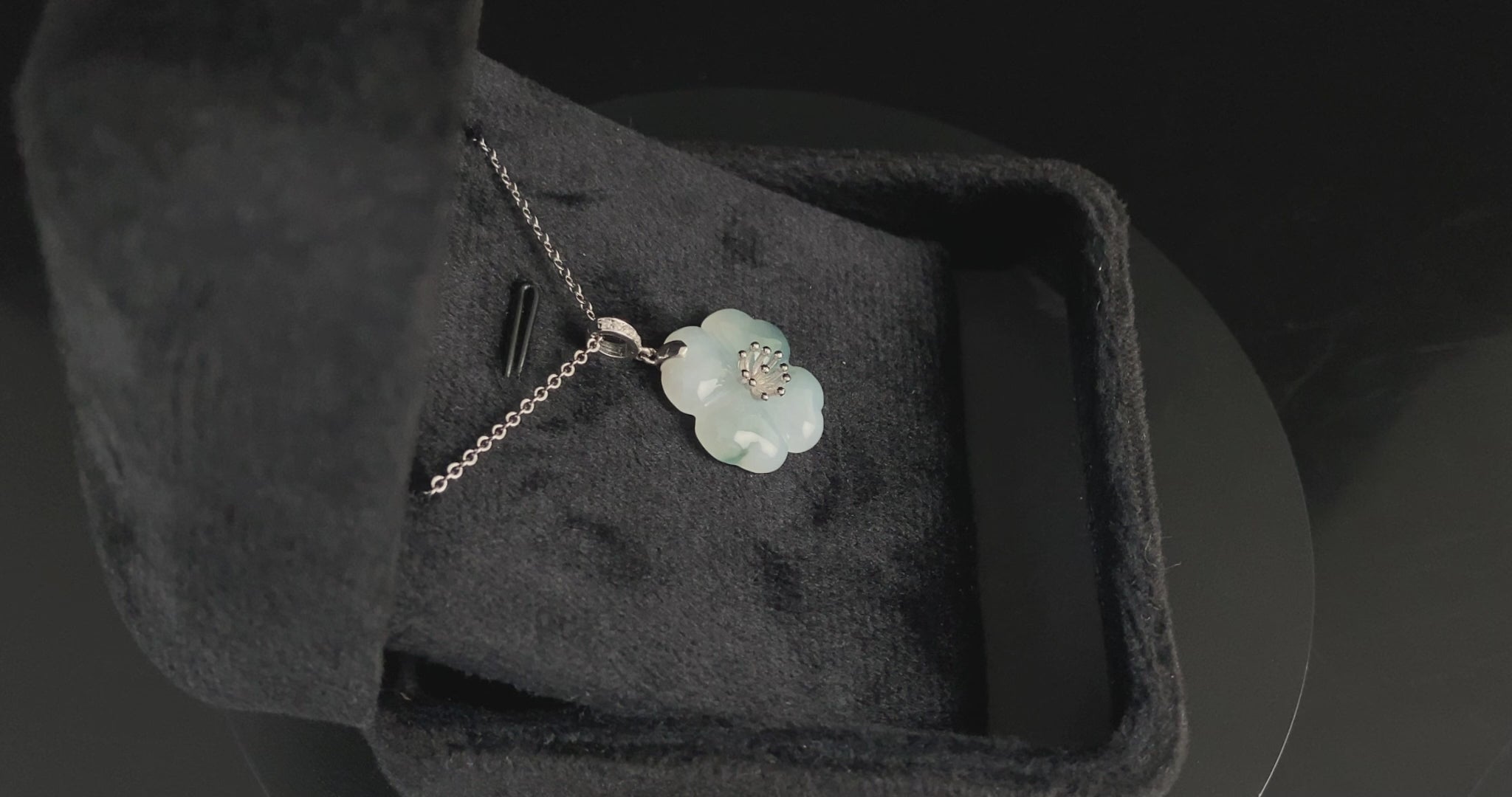 Soft Smoke Ice Floral · Nature Guatemalan Jadeite Pendant