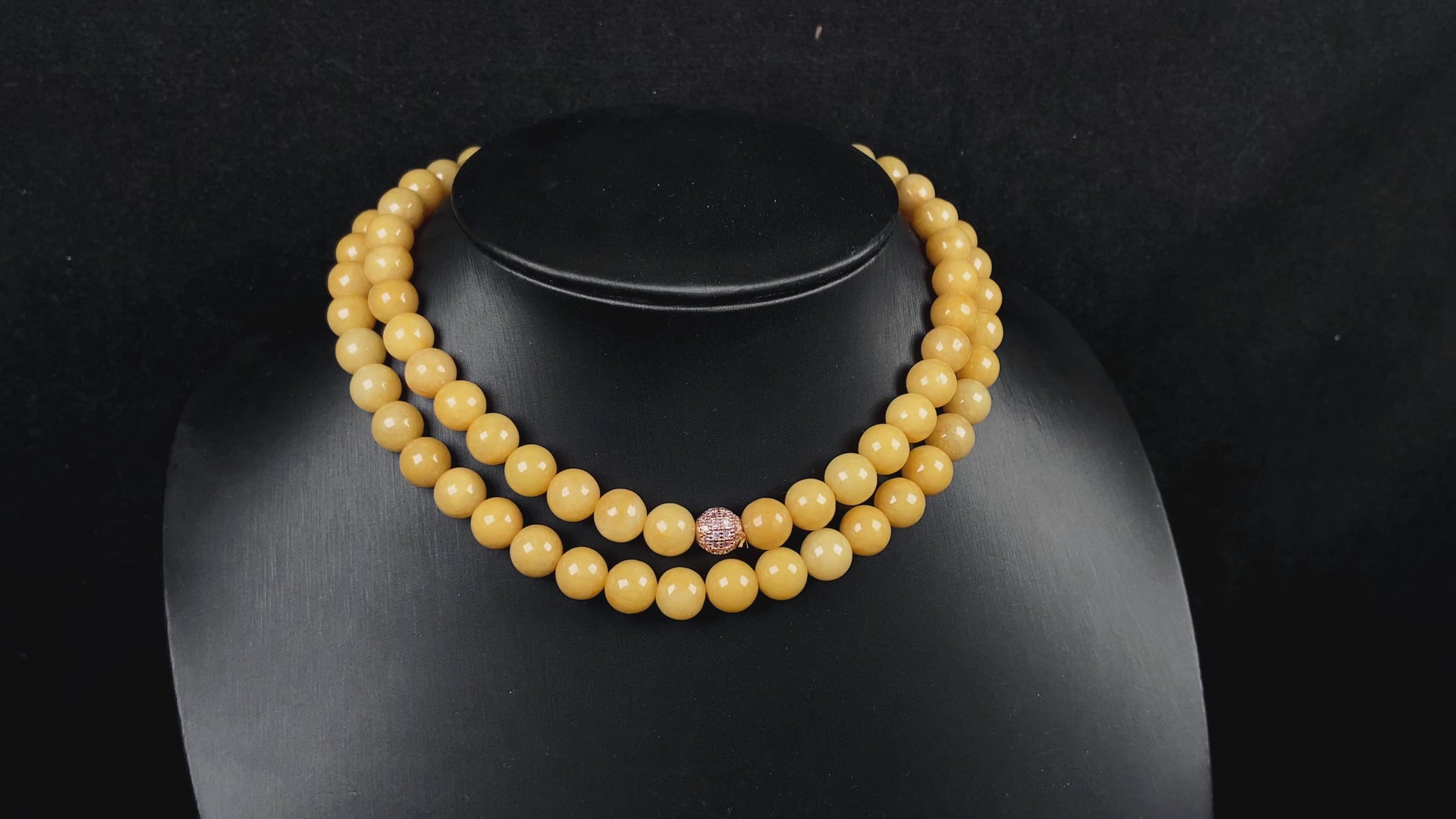 A warm amber golden hues jadeite beads bracelet.