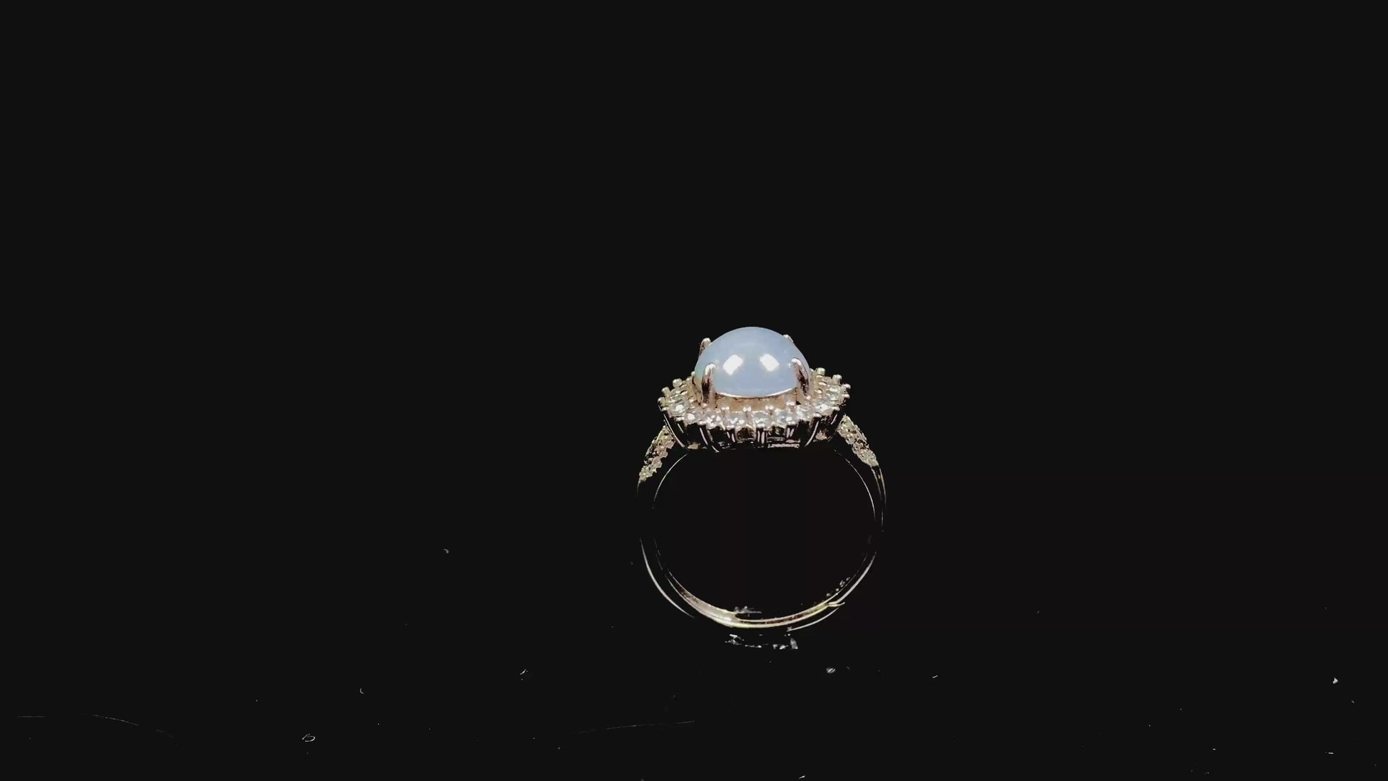 A cloud linen frost jadeite ring.