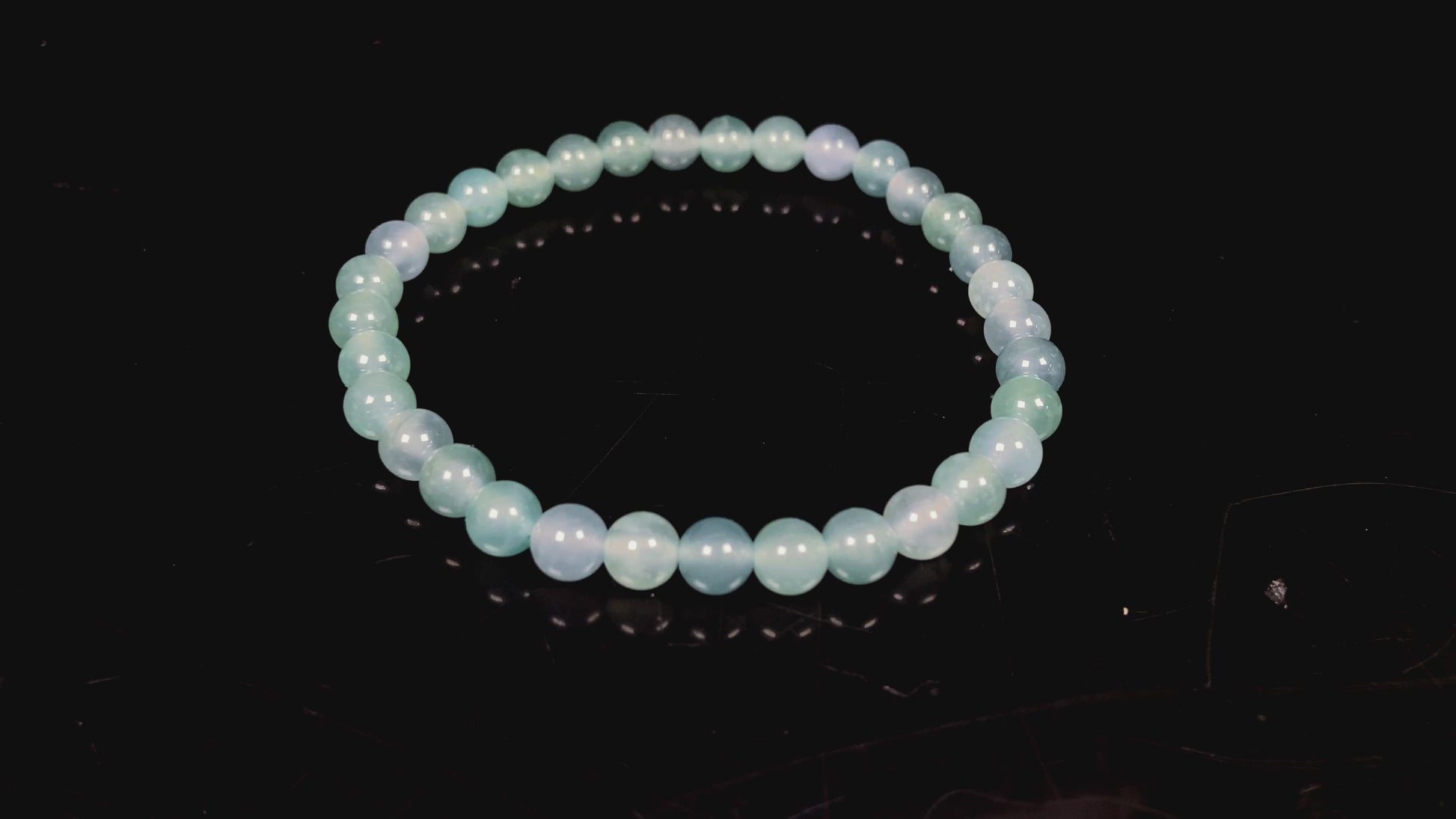 A icy blue repose jadeite beads bracelet.