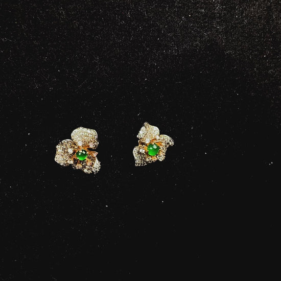 A golden white blossom green heart jadeite earring.