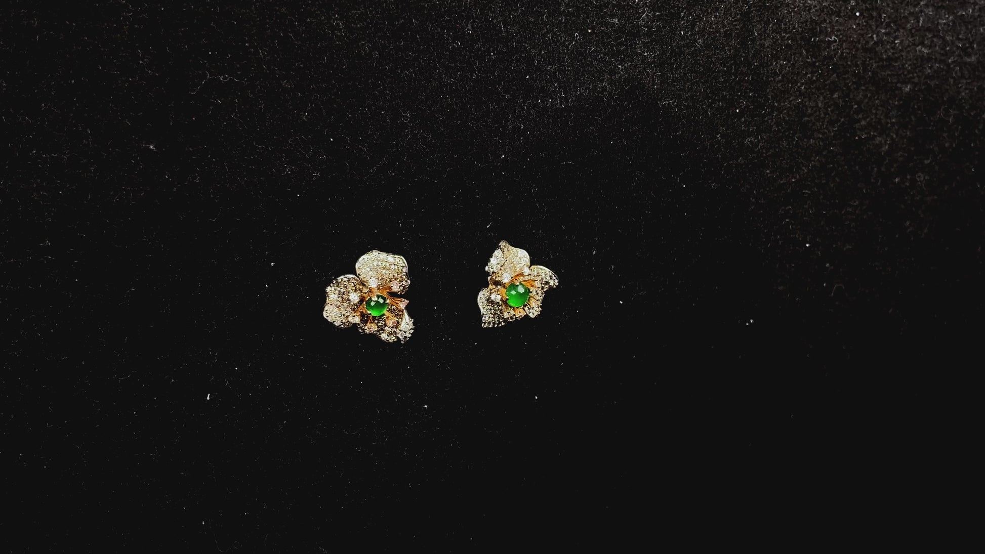 A golden white blossom green heart jadeite earring.
