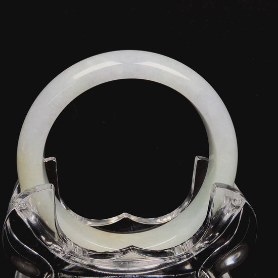 Golden shimmers sprinkling lightly jadeite bangle.