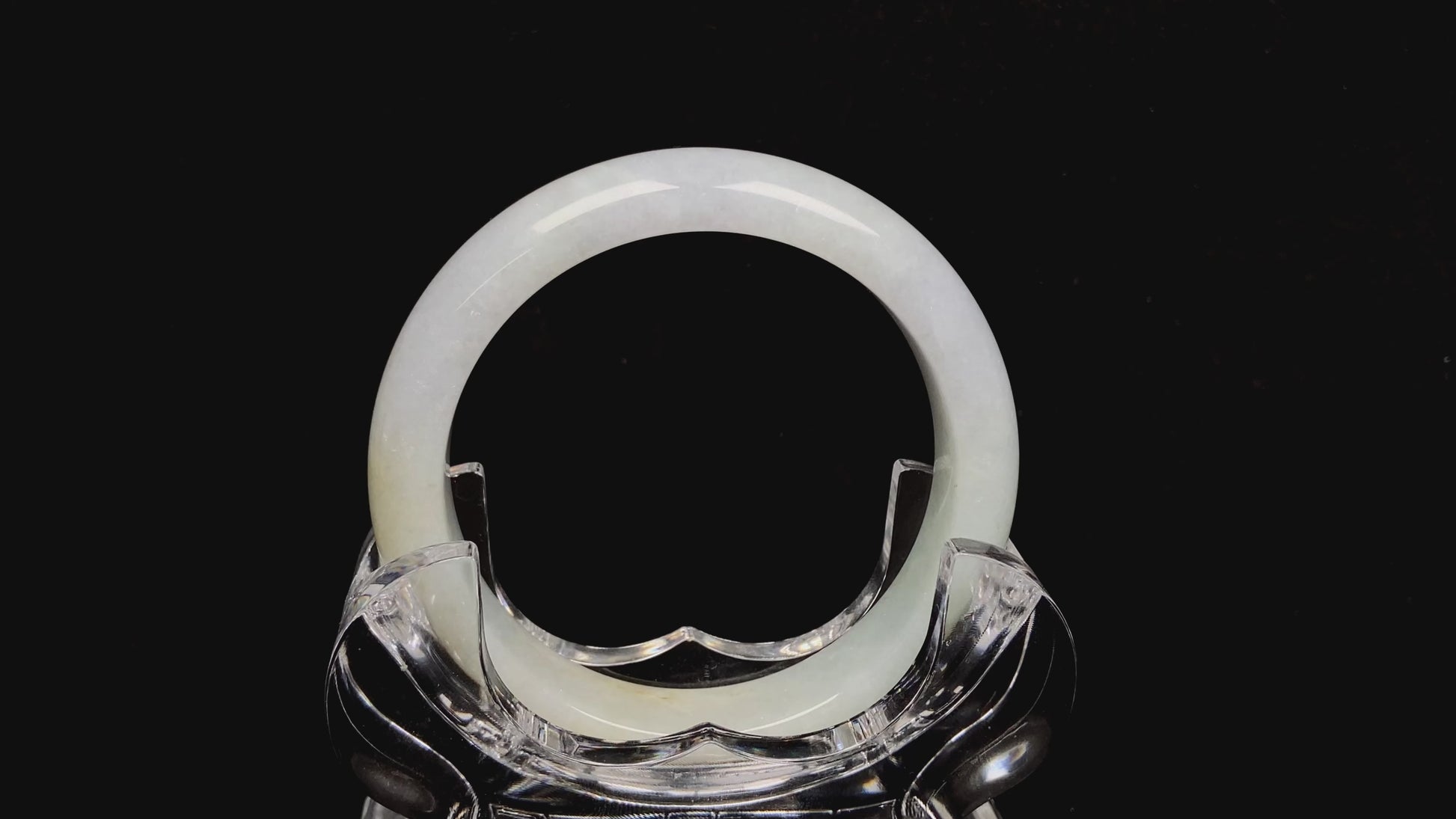 Golden shimmers sprinkling lightly jadeite bangle.