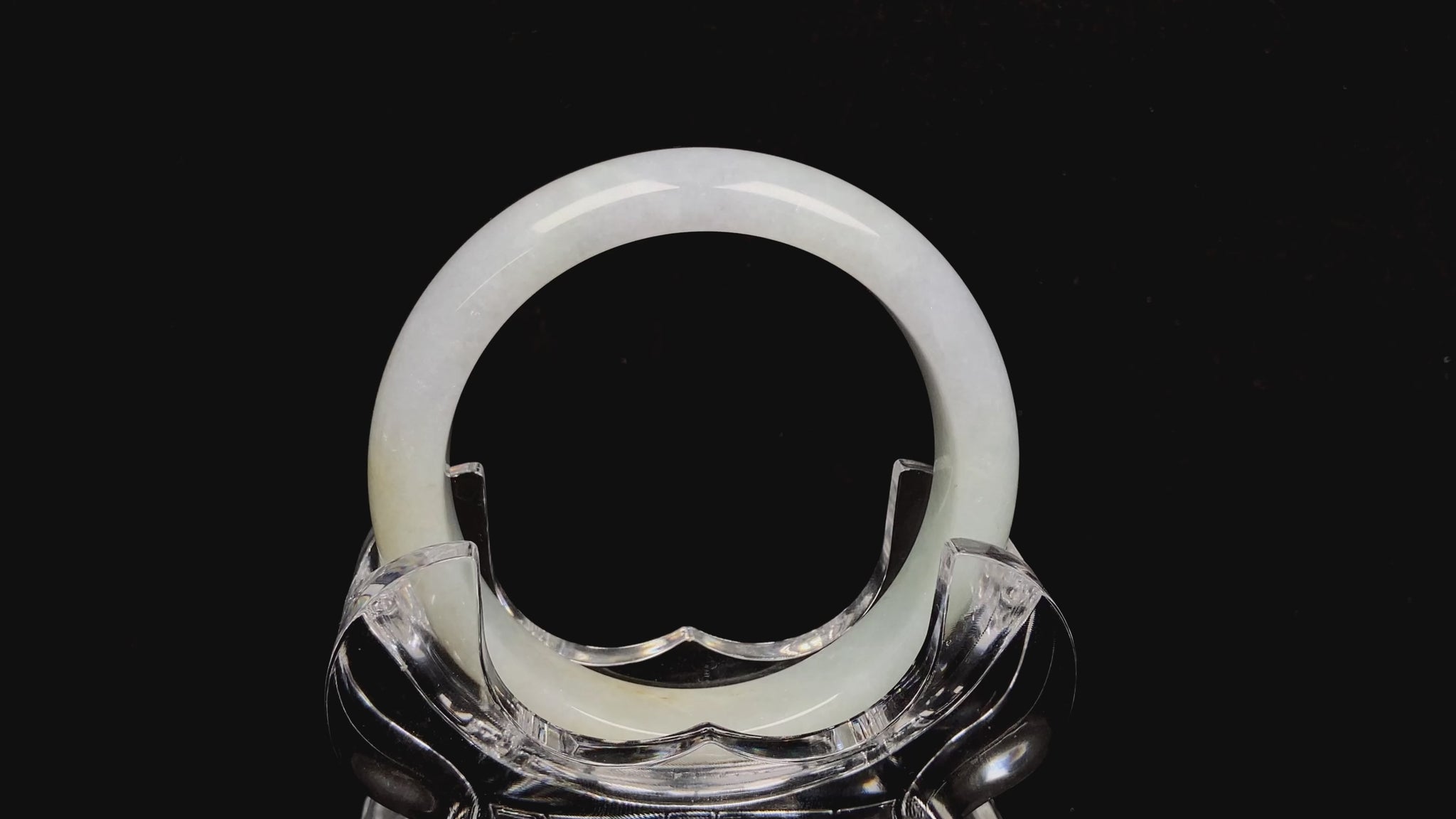 Golden shimmers sprinkling lightly jadeite bangle.