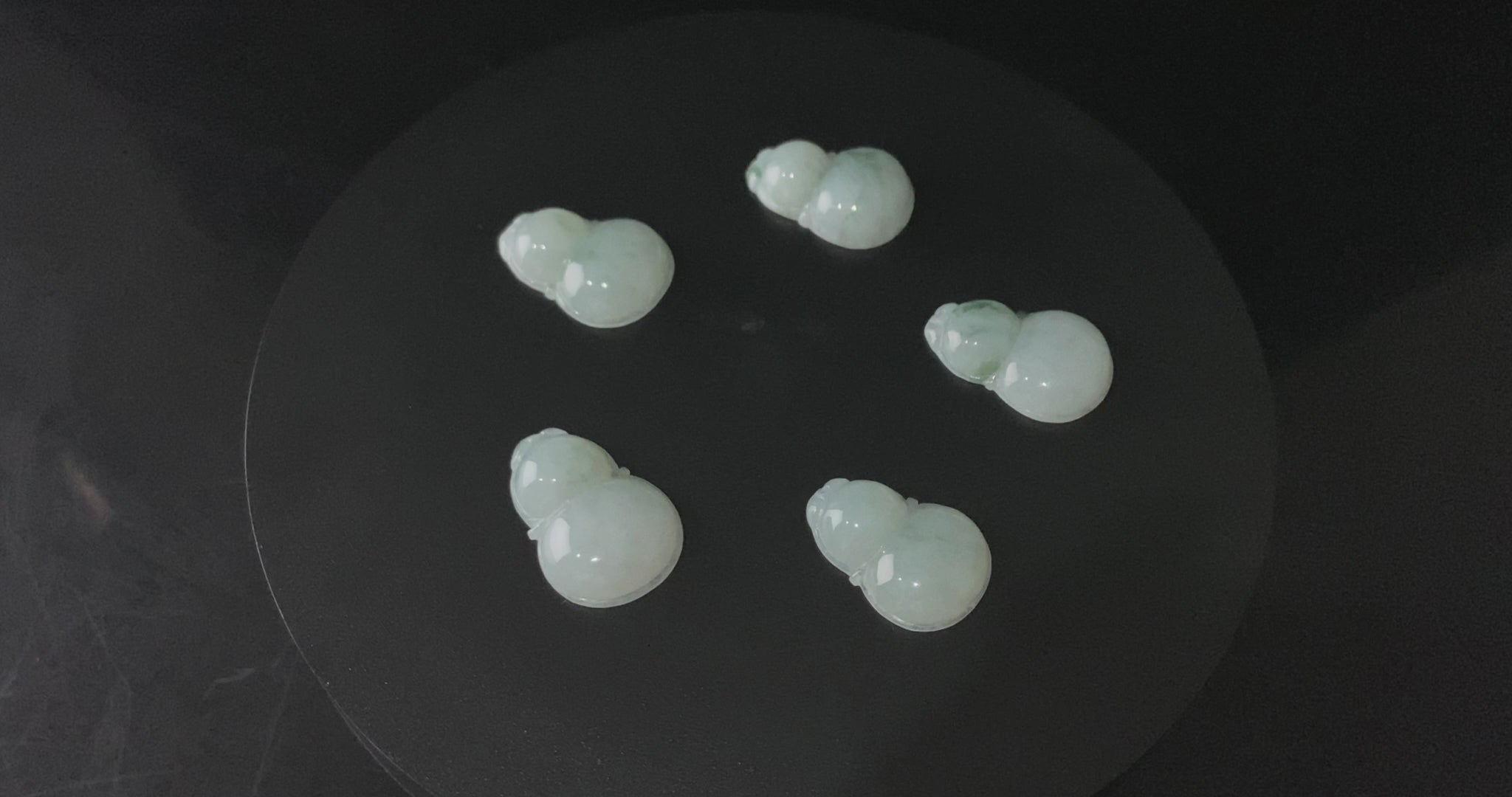Floating Green Flowers Gourd · Nature Burmese Loose Jadeite