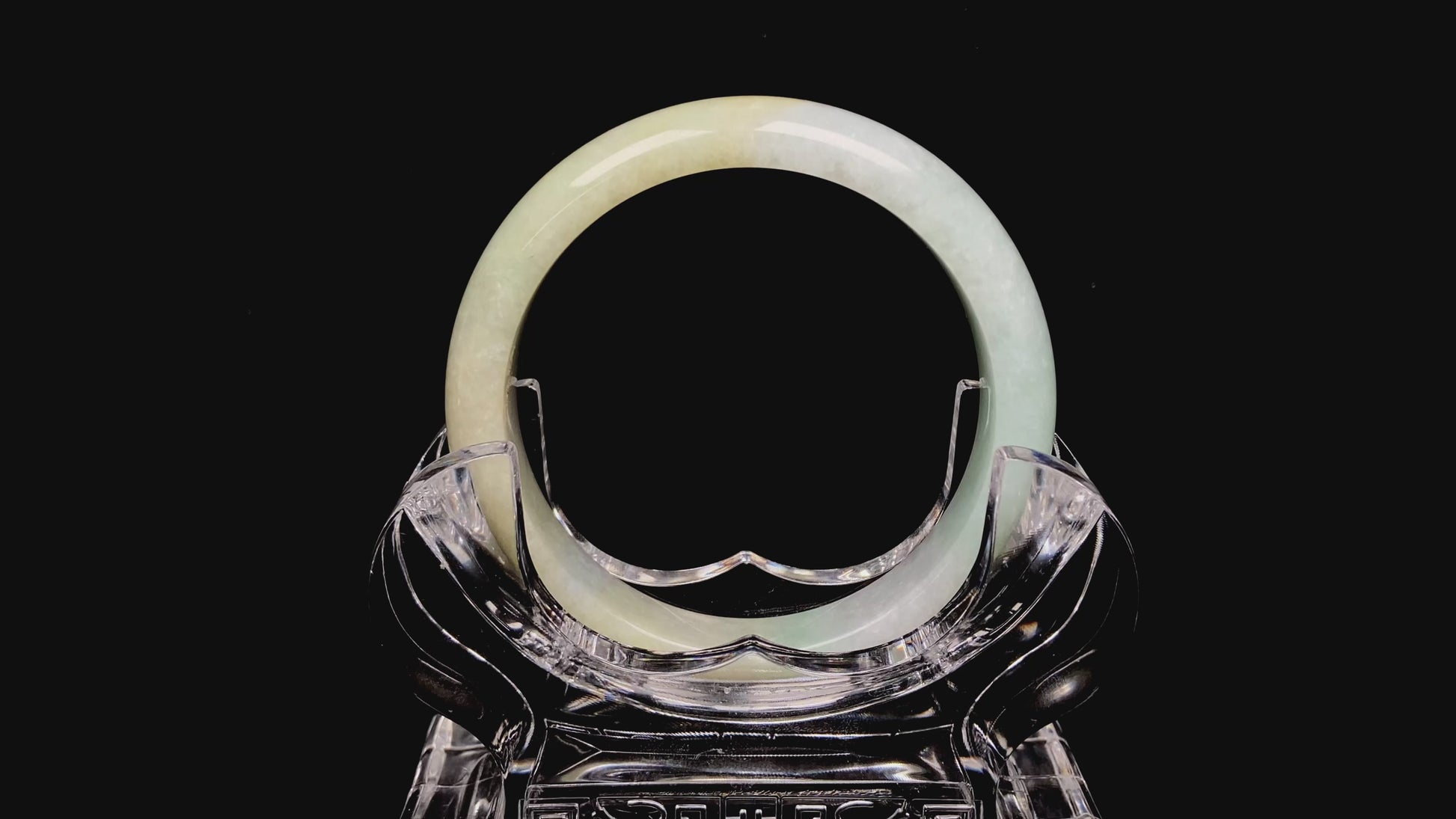 Golden shimmers sprinkling lightly jadeite bangle.