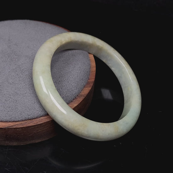 Golden shimmers sprinkling lightly jadeite bangle.