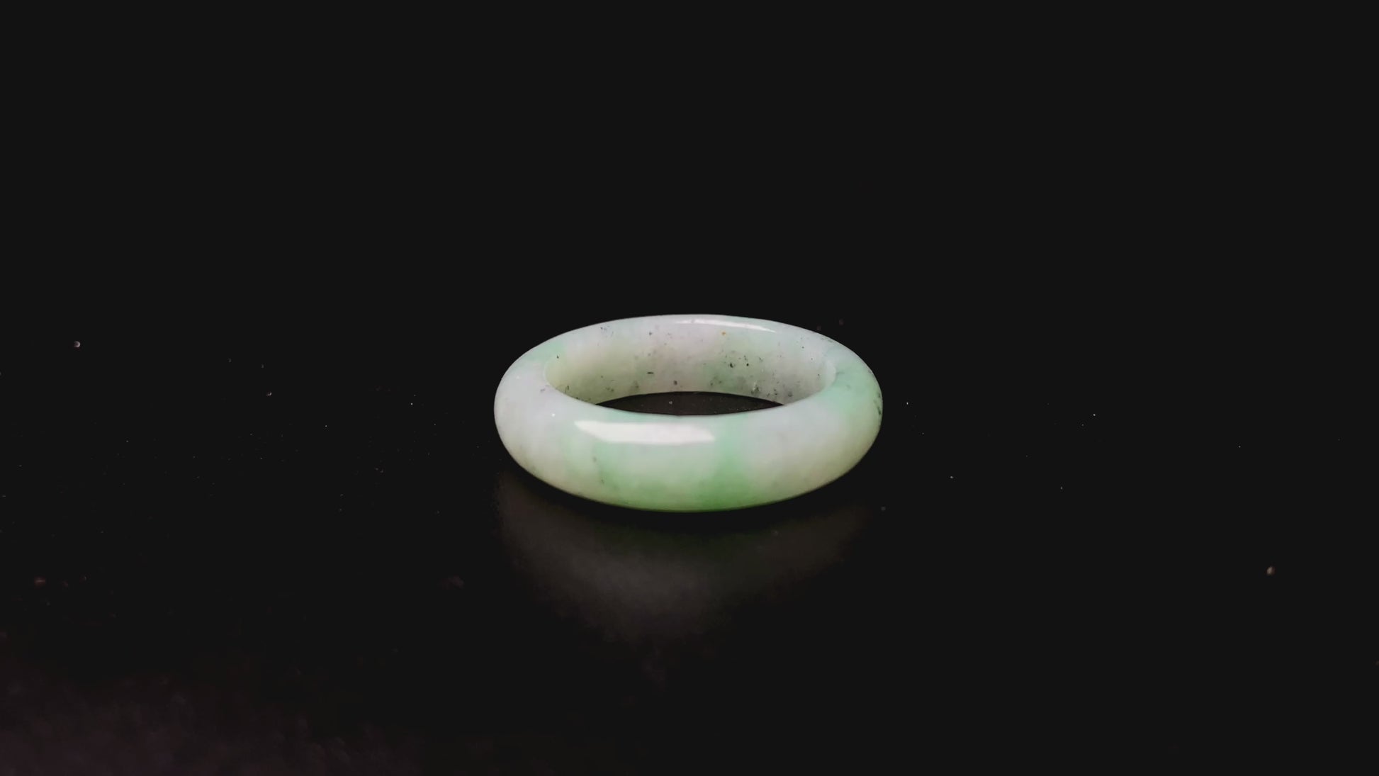 A green glow misty jadeite ring.