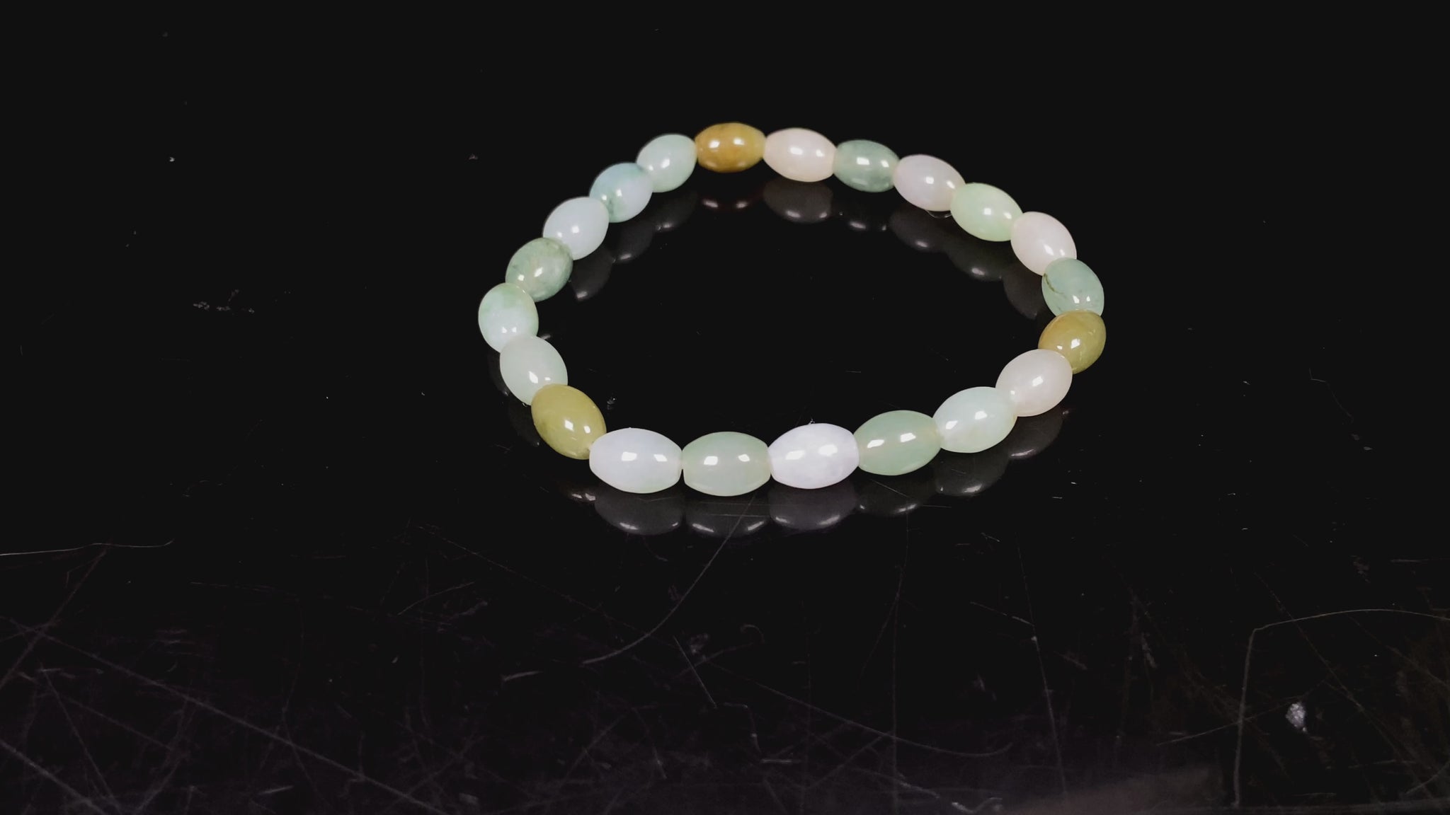 A spring green vitality jadeite beads bracelet.