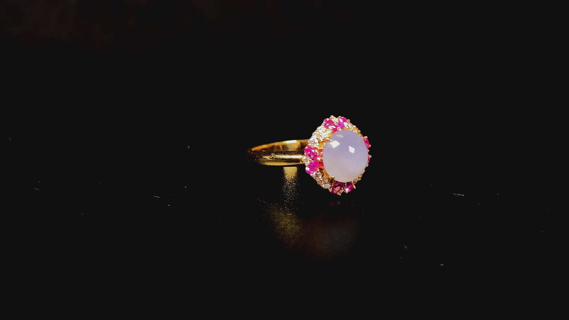 A round lavender pink accent jadeite ring.
