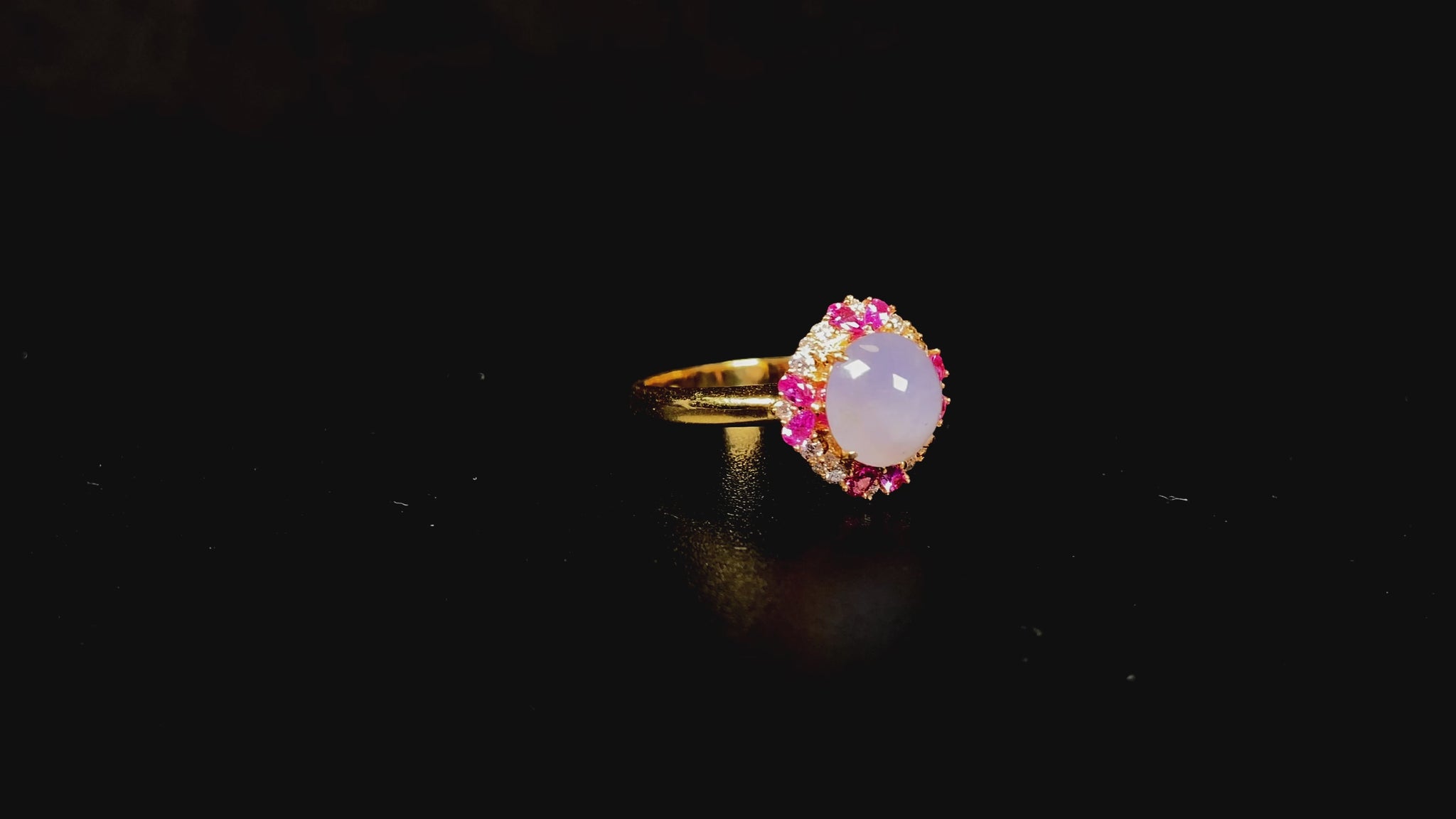 A round lavender pink accent jadeite ring.