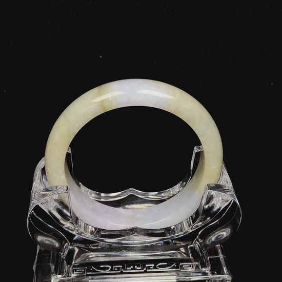 Golden shimmers sprinkling lightly jadeite bangle.