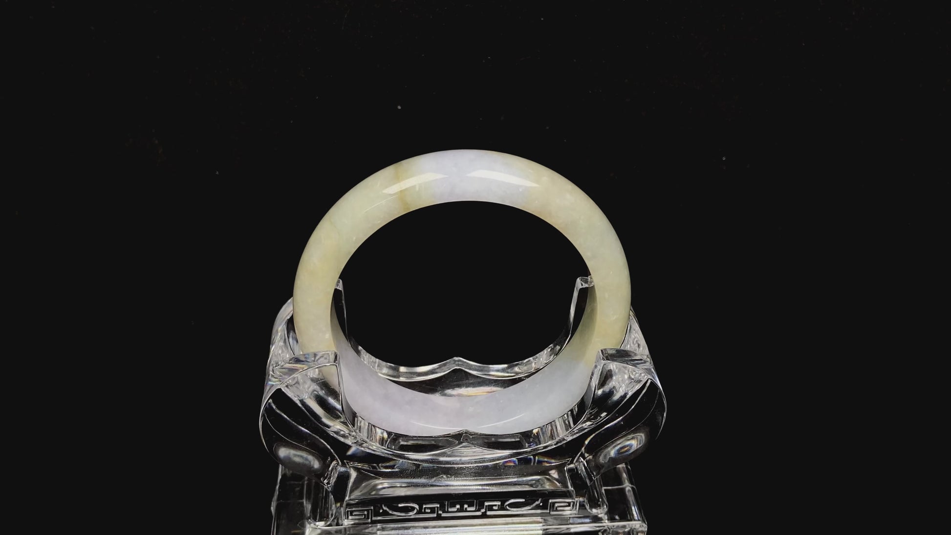Golden shimmers sprinkling lightly jadeite bangle.