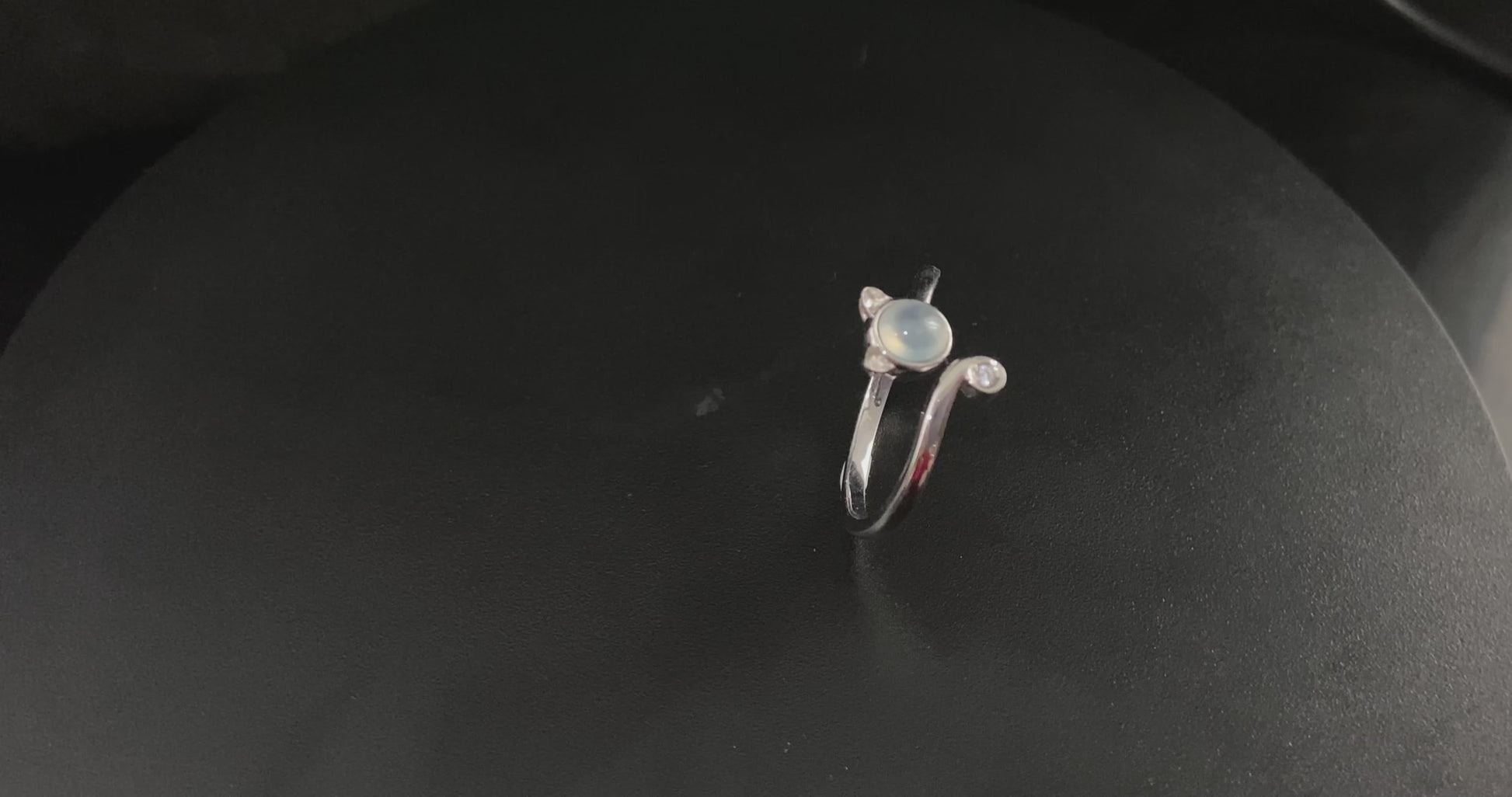 A moonlight feline jadeite ring.