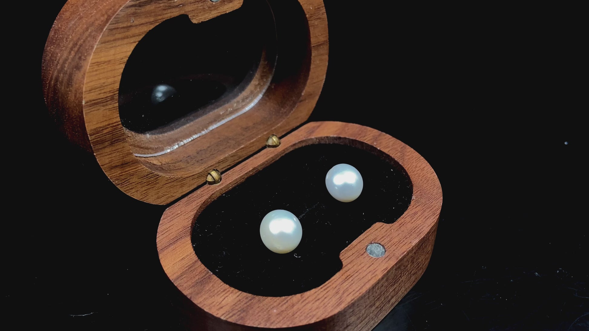 A pair of soft milky white shine pearl earrings.