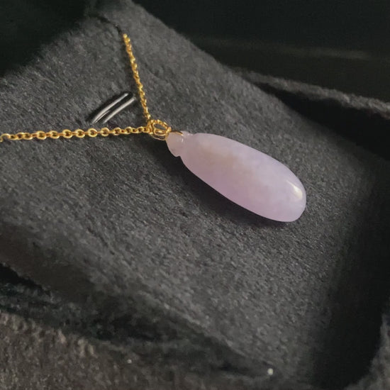 A lilac crown melon jadeite pendant.