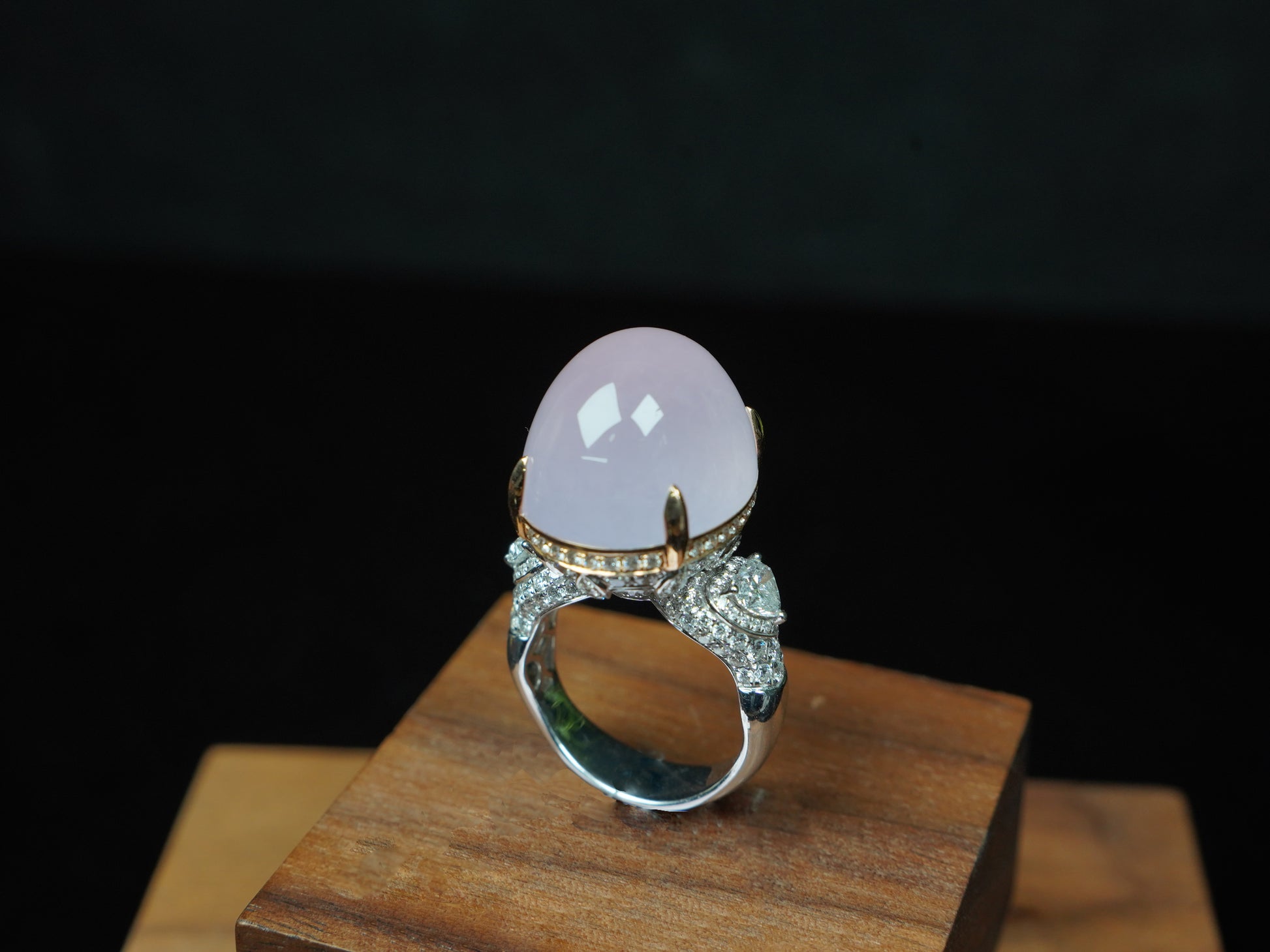 A lilac blush icy glow jadeite ring.