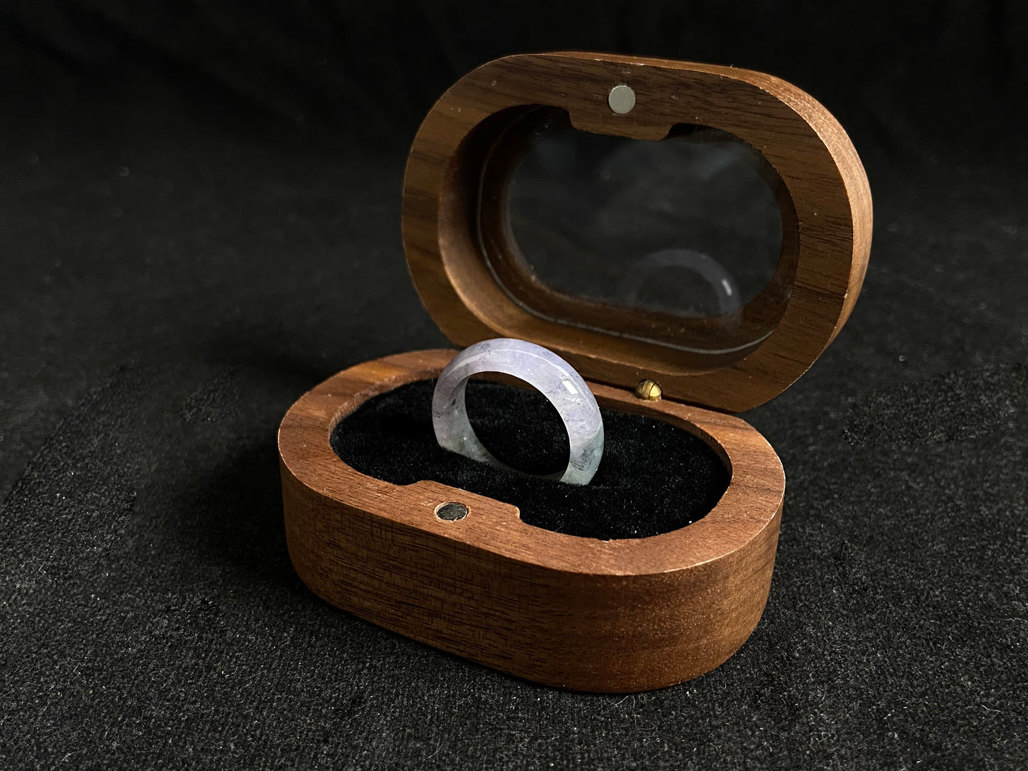 This ring features an icy jadeite with crystal clear transparency.