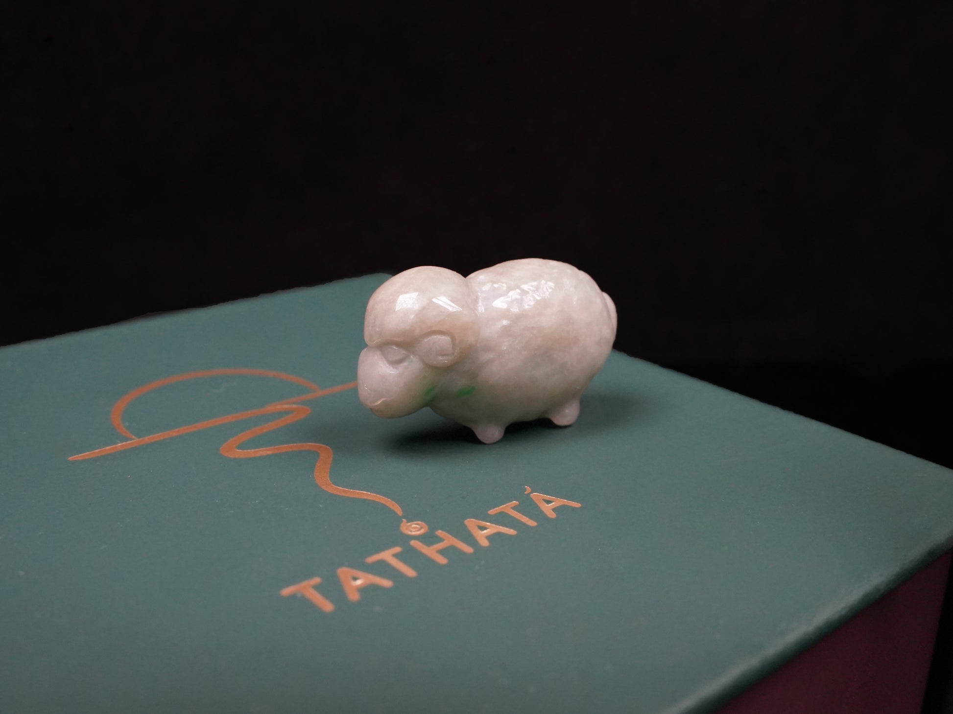 A soft ivory white sheep loose jadeite.